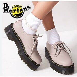 Dr. Martens vintage taupe Leather Platforms size 8